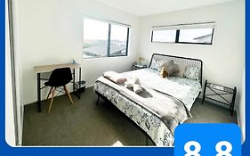 A&J Queen Bedroom-Quiet And Brand New With Reserve View